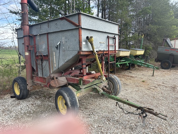 Gravity Wagon With Auger