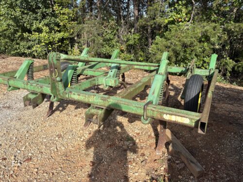 John Deere Chisel Plow - Image 2