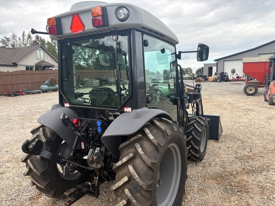 Deutz-Fahr 3060 Tractor + Loader - Image 4