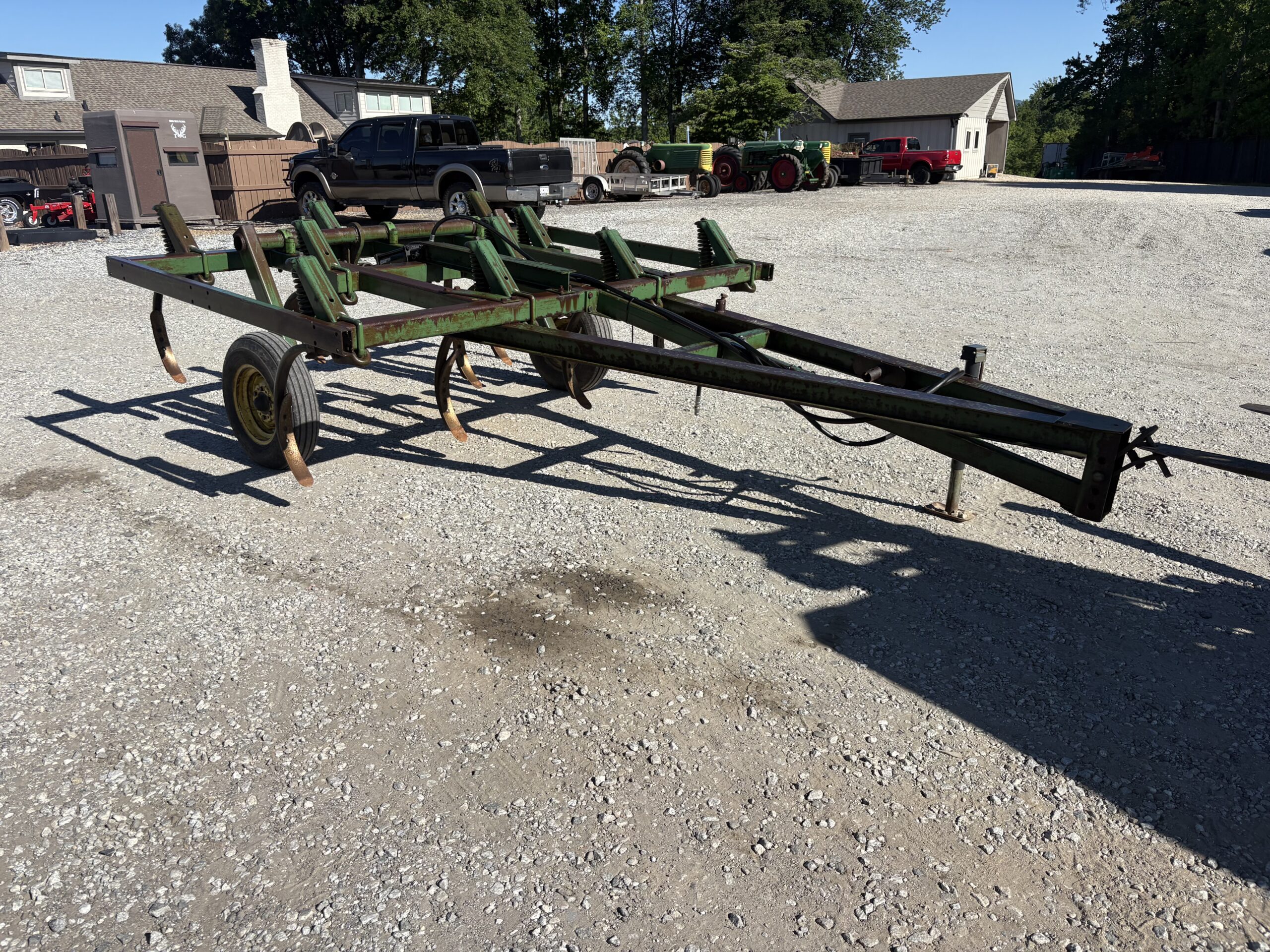 John Deere 1600 Chisel Plow