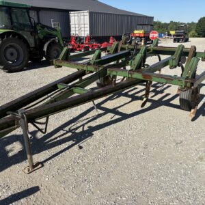 John Deere 1600 Chisel Plow