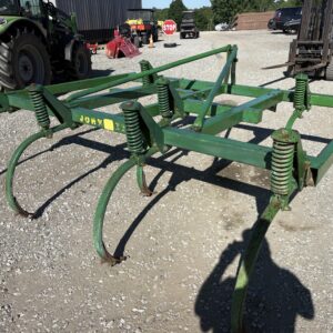 John Deere 1600 Chisel Plow