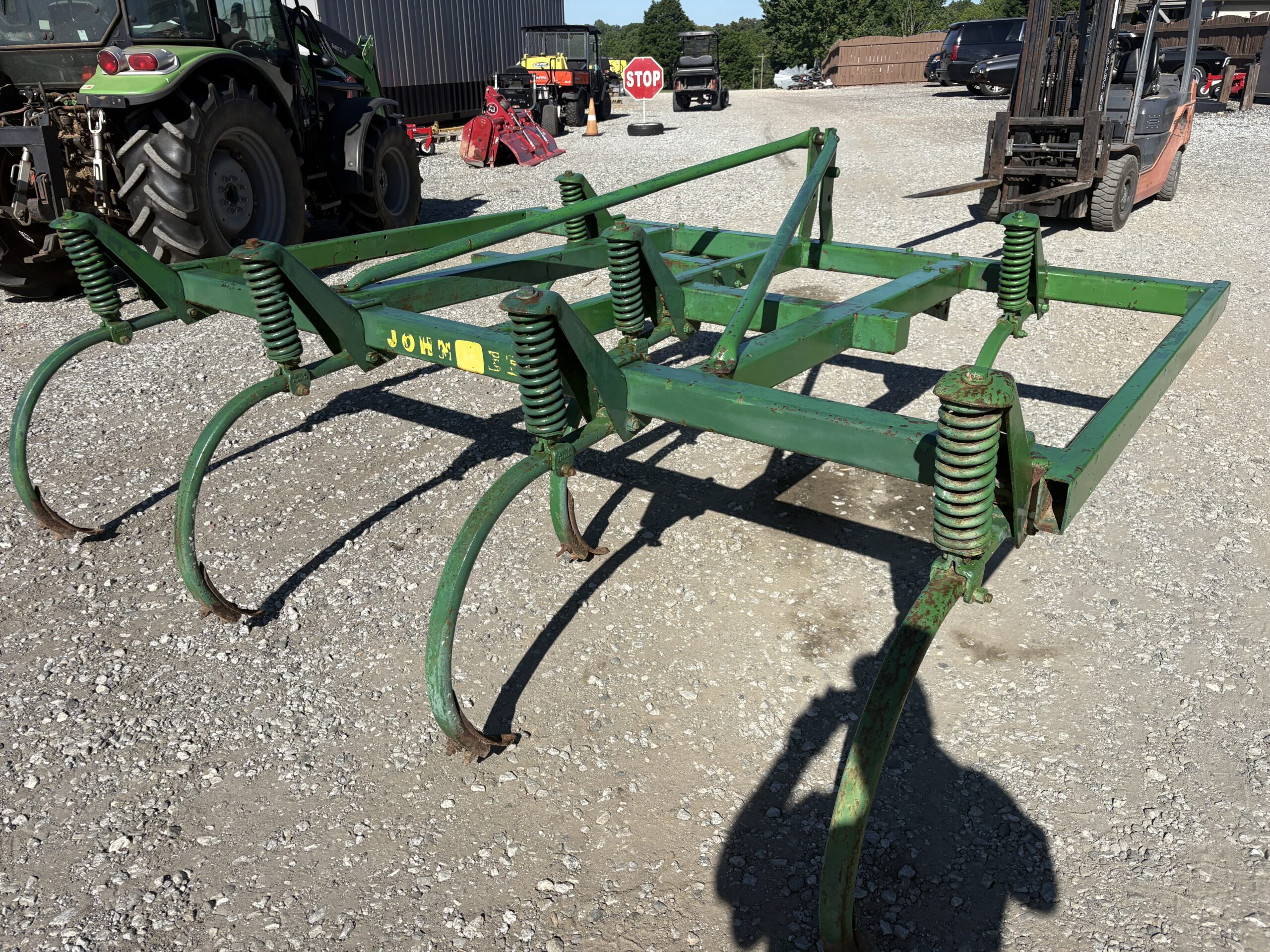 John Deere 1600 Chisel Plow