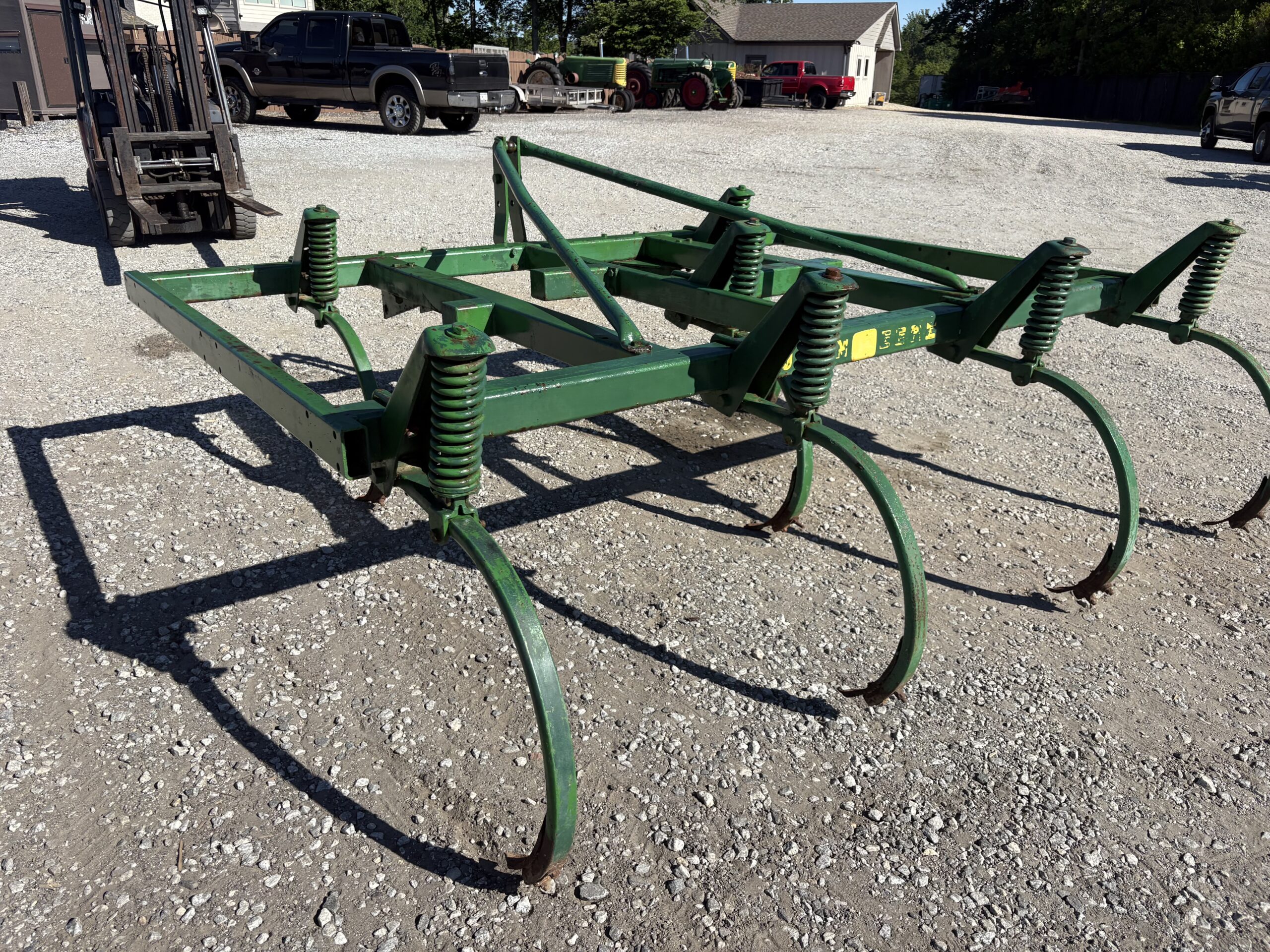 John Deere 1600 Chisel Plow